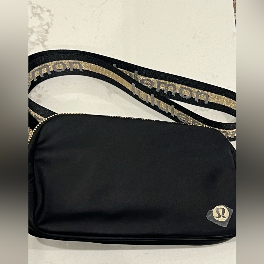 NWT lululemon Everywhere belt bag